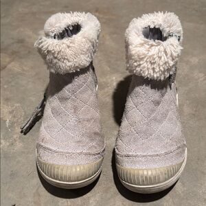 Stride Rite Chloe Girls Silver Sneaker Boots with Faux Fur